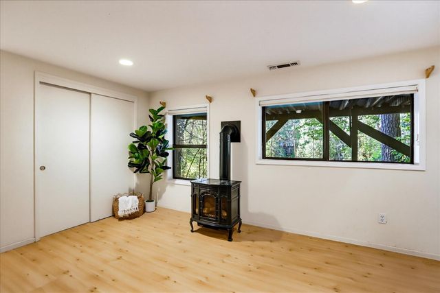 12213 Half Moon Way, Nevada City, CA 95959