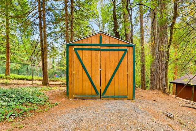 12213 Half Moon Way, Nevada City, CA 95959