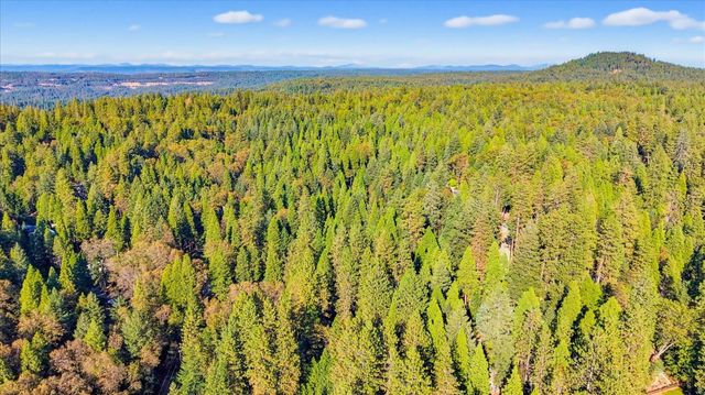 12213 Half Moon Way, Nevada City, CA 95959