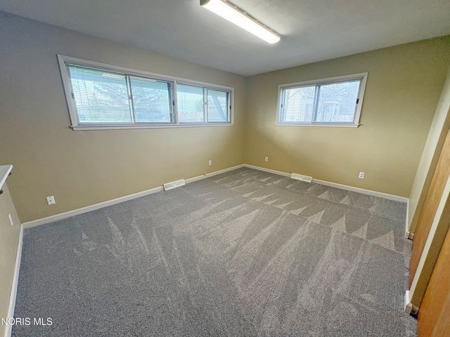 29 Darlyn Drive, Bowling Green, OH 43402