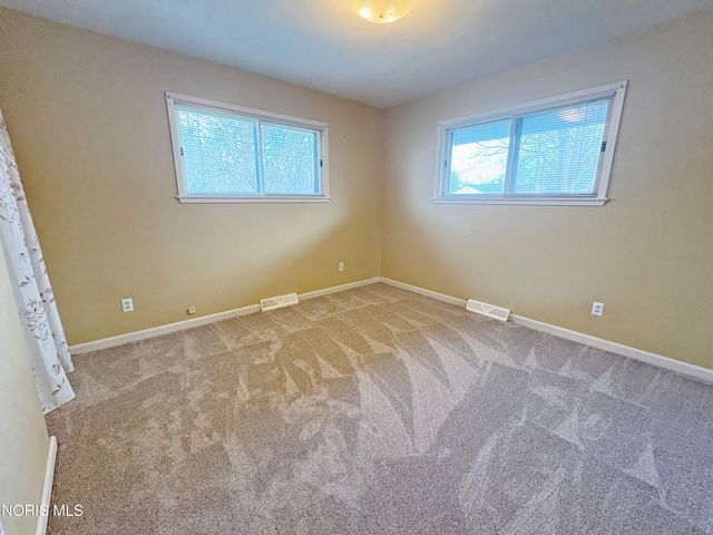 29 Darlyn Drive, Bowling Green, OH 43402