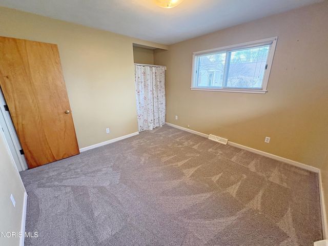 29 Darlyn Drive, Bowling Green, OH 43402