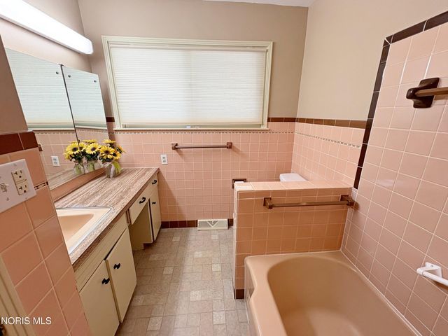 29 Darlyn Drive, Bowling Green, OH 43402