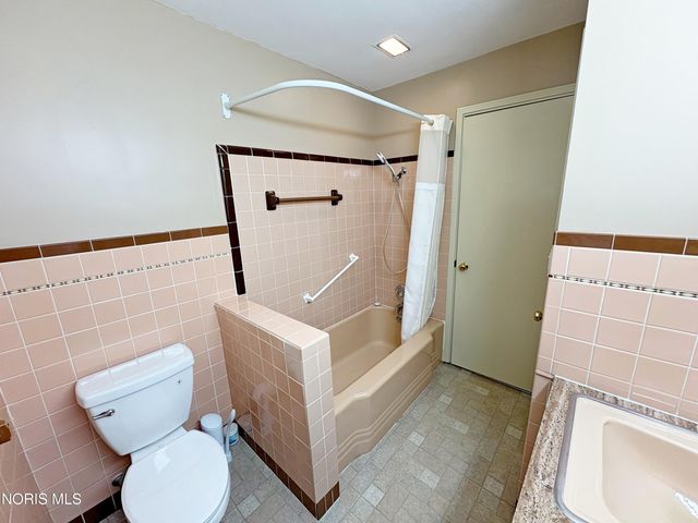 29 Darlyn Drive, Bowling Green, OH 43402