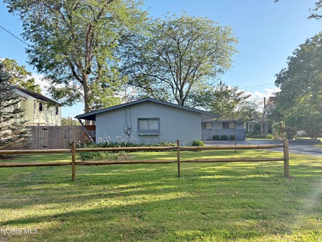 29 Darlyn Drive, Bowling Green, OH 43402