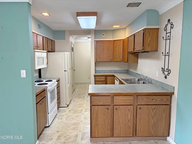 29 Darlyn Drive, Bowling Green, OH 43402