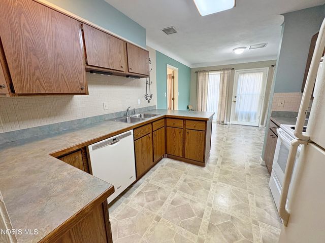 29 Darlyn Drive, Bowling Green, OH 43402