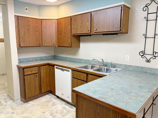 29 Darlyn Drive, Bowling Green, OH 43402