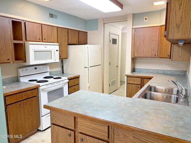 29 Darlyn Drive, Bowling Green, OH 43402