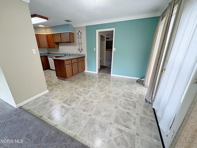 29 Darlyn Drive, Bowling Green, OH 43402