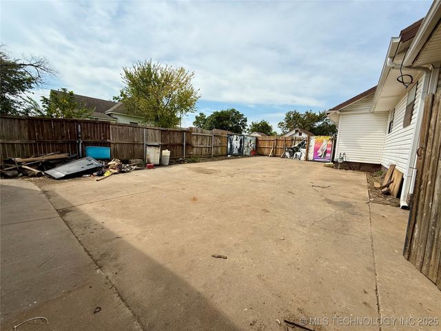116 S Seminole Avenue, Bartlesville, OK 74003