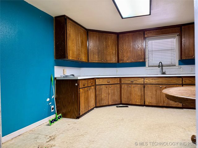 116 S Seminole Avenue, Bartlesville, OK 74003