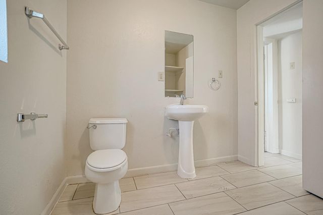 3841 E White Avenue, Fresno, CA 93702