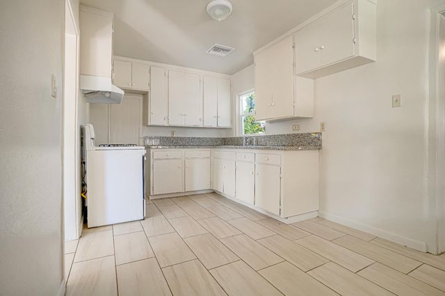 3841 E White Avenue, Fresno, CA 93702