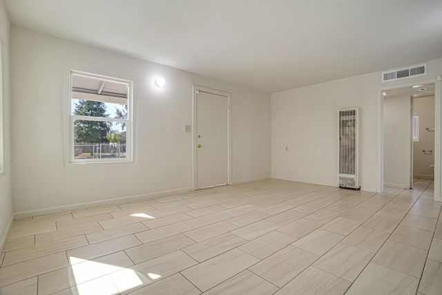 3841 E White Avenue, Fresno, CA 93702