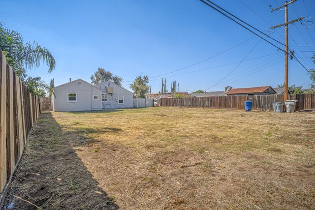 3841 E White Avenue, Fresno, CA 93702