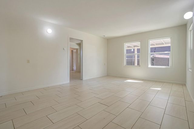 3841 E White Avenue, Fresno, CA 93702