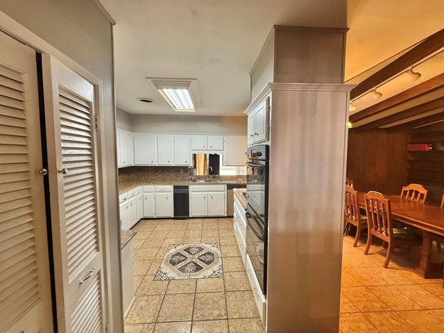 1220 E 52nd St, Odessa, TX 79762