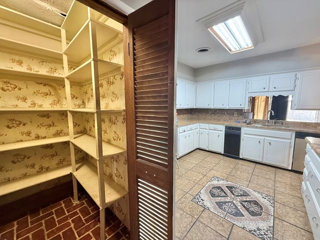 1220 E 52nd St, Odessa, TX 79762