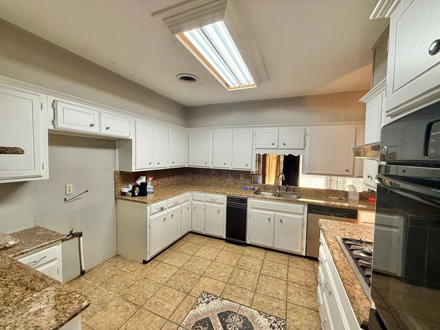 1220 E 52nd St, Odessa, TX 79762