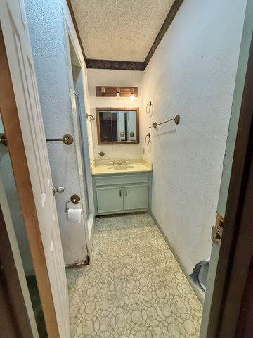 1220 E 52nd St, Odessa, TX 79762