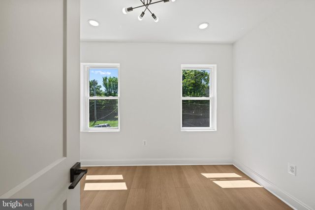 126 N MOUNT ST, Baltimore, MD 21223