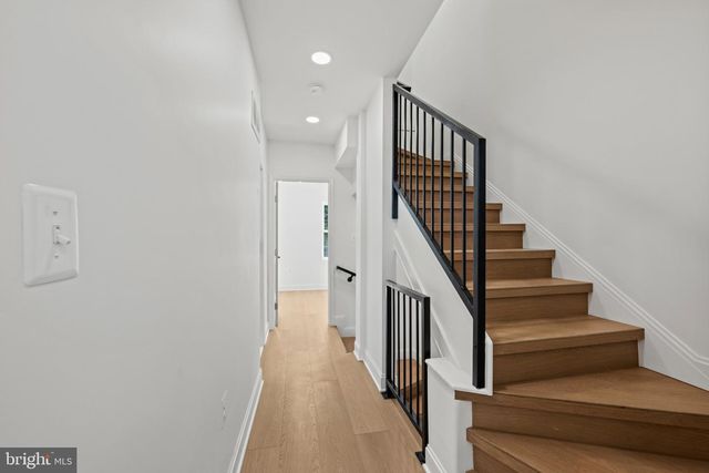 126 N MOUNT ST, Baltimore, MD 21223