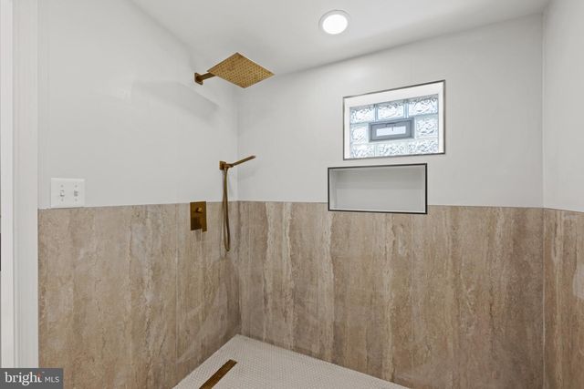 126 N MOUNT ST, Baltimore, MD 21223