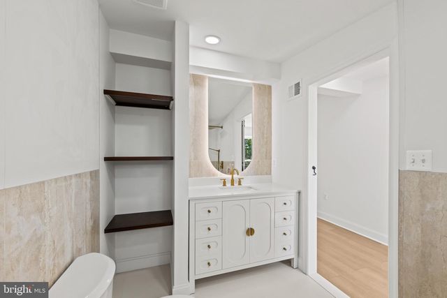 126 N MOUNT ST, Baltimore, MD 21223