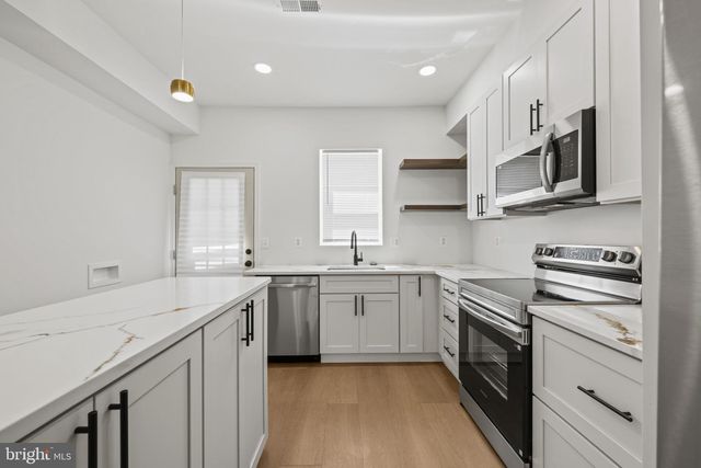 126 N MOUNT ST, Baltimore, MD 21223