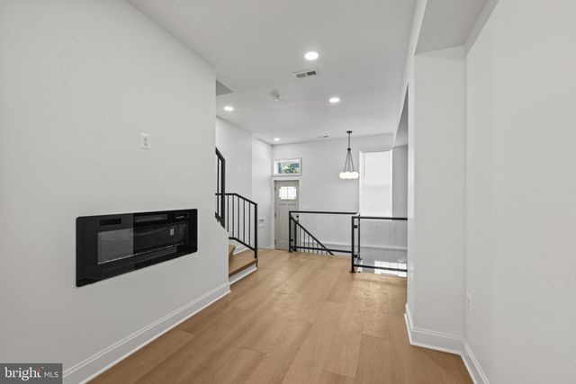 126 N MOUNT ST, Baltimore, MD 21223