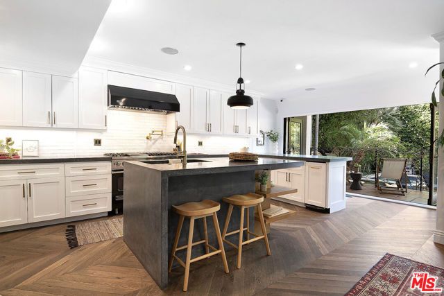 1041 N Orlando Avenue, West Hollywood, CA 90069