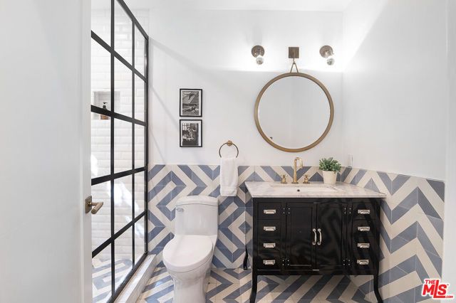 1041 N Orlando Avenue, West Hollywood, CA 90069