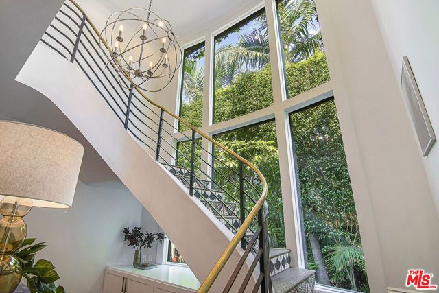 1041 N Orlando Avenue, West Hollywood, CA 90069