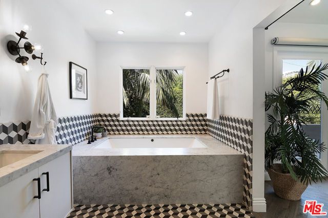 1041 N Orlando Avenue, West Hollywood, CA 90069