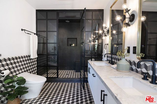 1041 N Orlando Avenue, West Hollywood, CA 90069