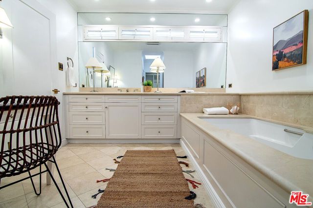 1041 N Orlando Avenue, West Hollywood, CA 90069