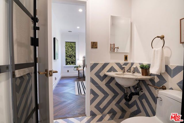 1041 N Orlando Avenue, West Hollywood, CA 90069