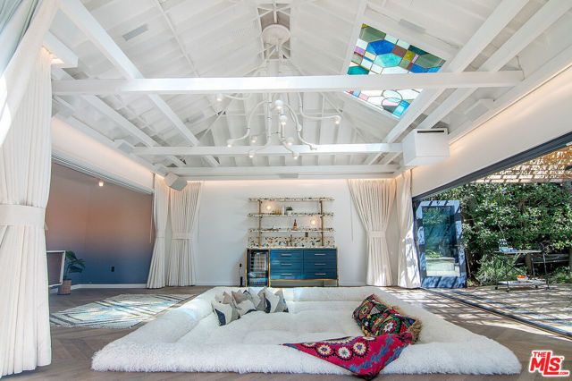 1041 N Orlando Avenue, West Hollywood, CA 90069