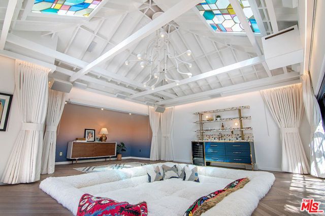 1041 N Orlando Avenue, West Hollywood, CA 90069