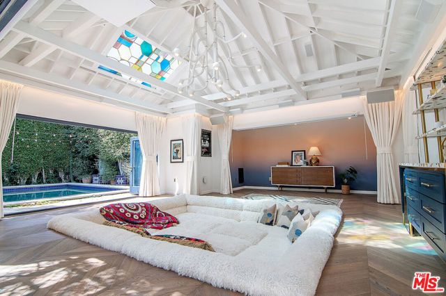 1041 N Orlando Avenue, West Hollywood, CA 90069