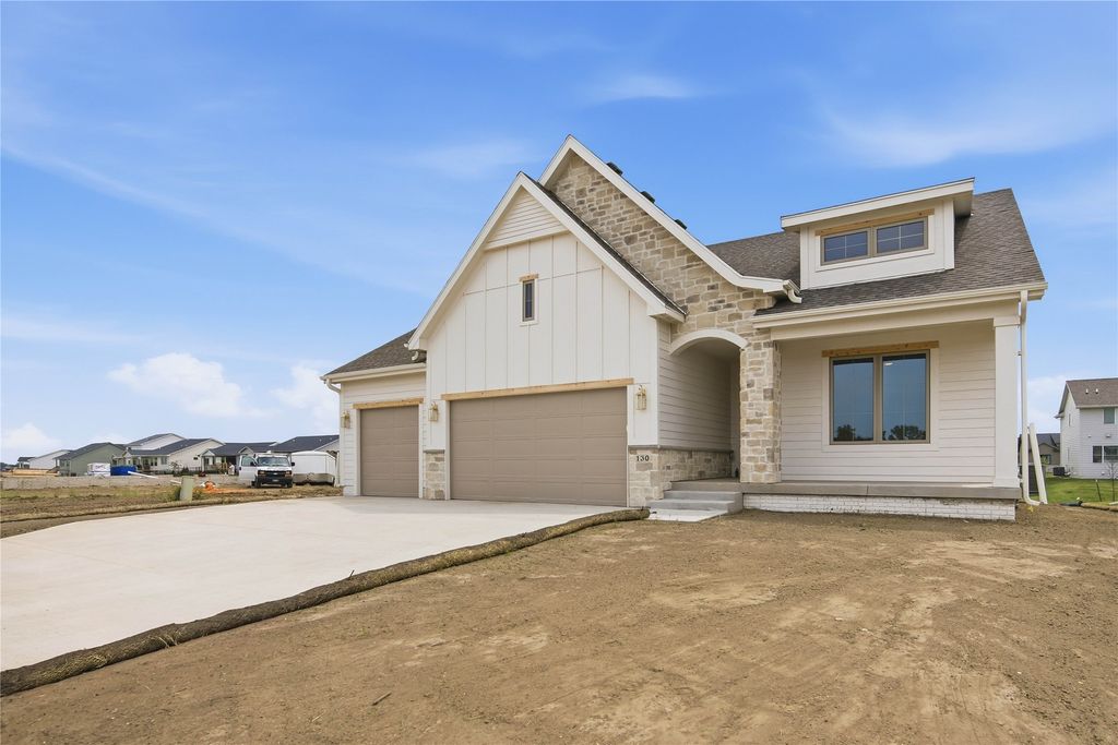 130 NW Crabtree Lane, Waukee, IA 50263