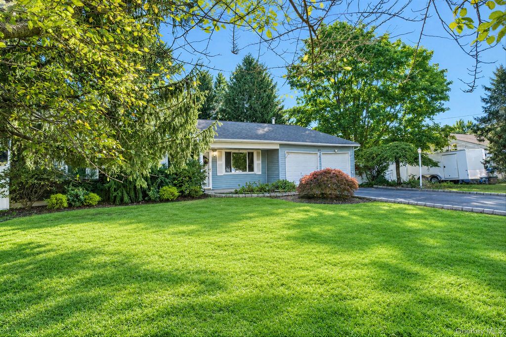 211 Mount Sinai Coram Road, Coram, NY 11727 — photo 2