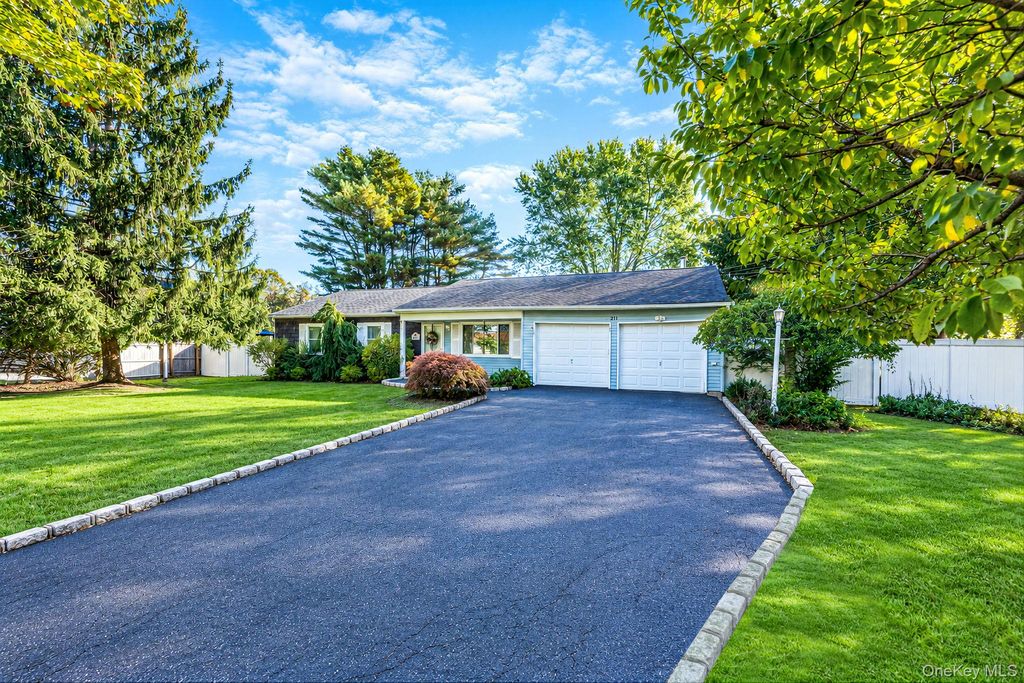 211 Mount Sinai Coram Road, Coram, NY 11727 — photo 3
