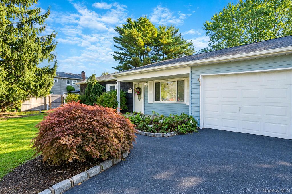 211 Mount Sinai Coram Road, Coram, NY 11727 — photo 4