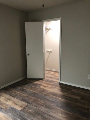 625 Chalk KNoll Road, Fort Worth, TX 76108