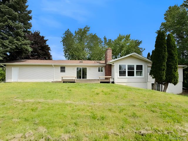 140 DARWIN Road, Putnam Township, MI 48169
