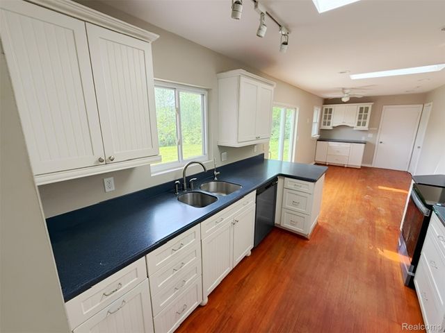 140 DARWIN Road, Putnam Township, MI 48169