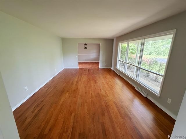 140 DARWIN Road, Putnam Township, MI 48169
