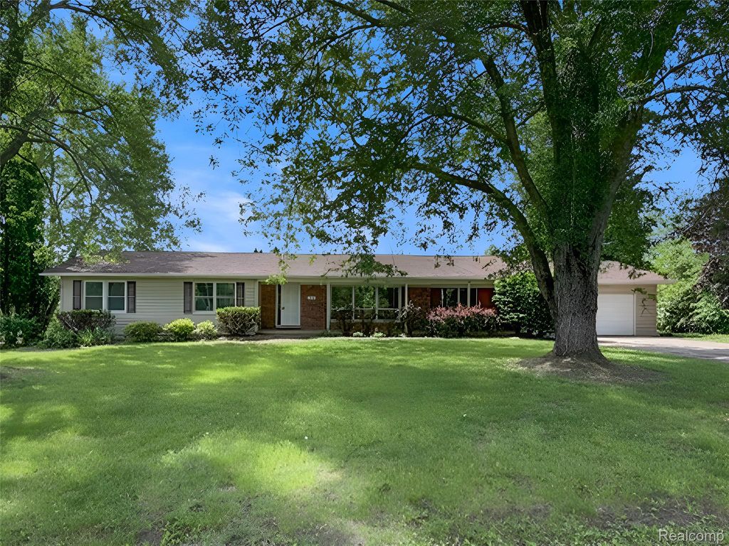 140 DARWIN Road, Putnam Township, MI 48169